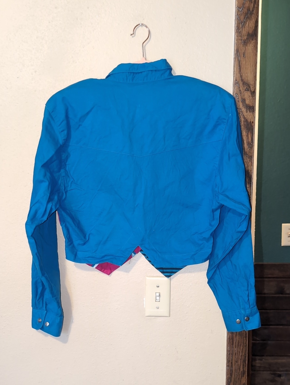 Wrangler Cropped Blue & Magenta Geometric Western Shirt - Picture 6 of 6